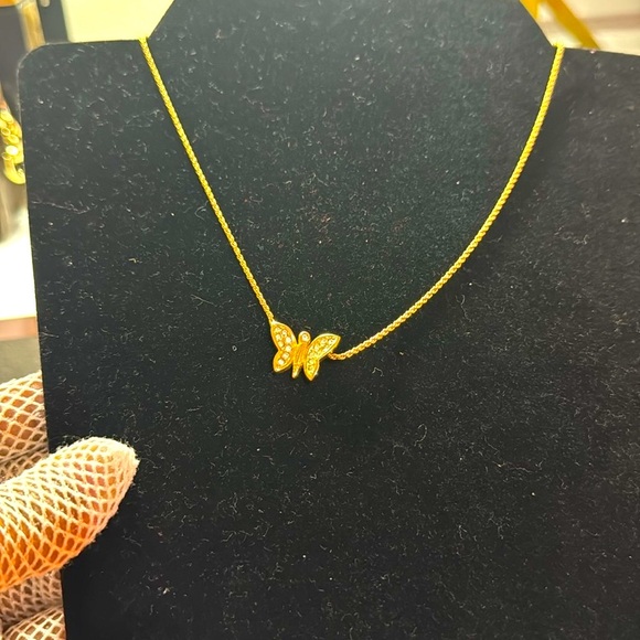 Authentic Cristian Dior Gold plated Butterfly Pendant vintage Necklace - Picture 4 of 15